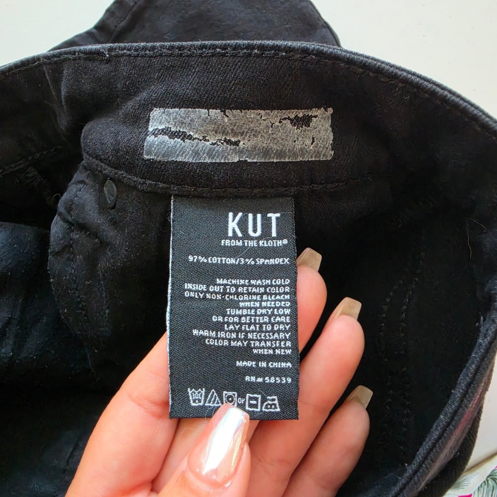 Kut from the Kloth Shorts Women 6 Black Bermuda Denim Stretchy Minimalist Vacay - Picture 7 of 9